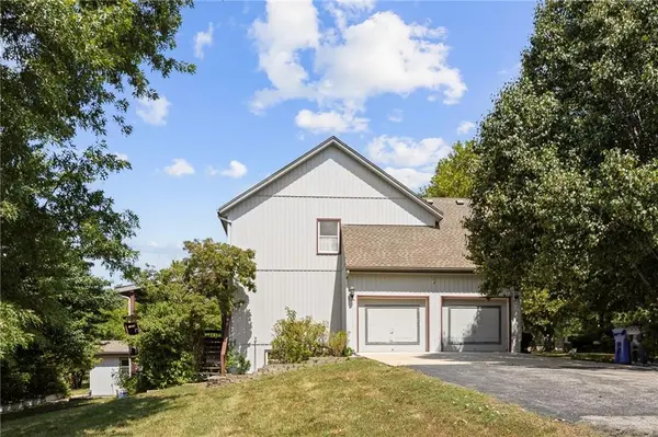 11840 S Woodland ST, Olathe, KS 66061