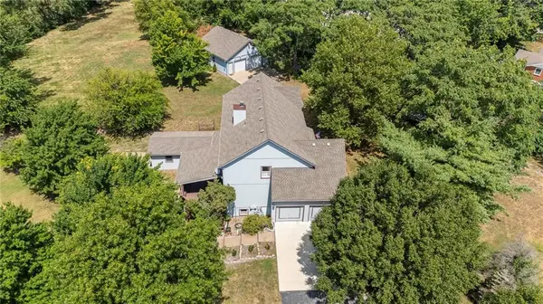 11840 S Woodland ST, Olathe, KS 66061