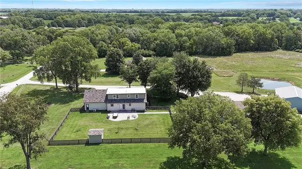 12801 E Brockview LN, Peculiar, MO 64078
