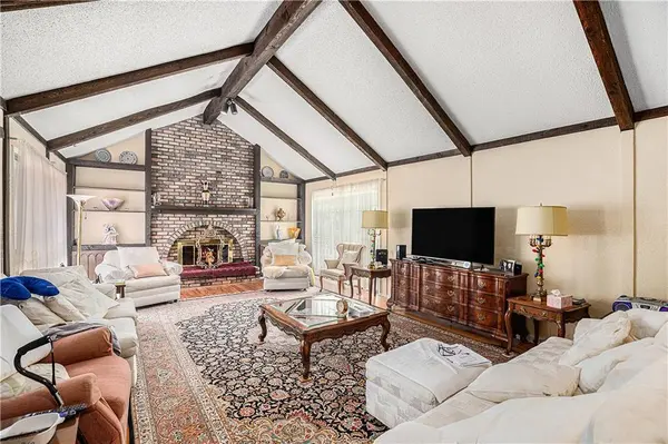 10301 Howe DR, Leawood, KS 66206