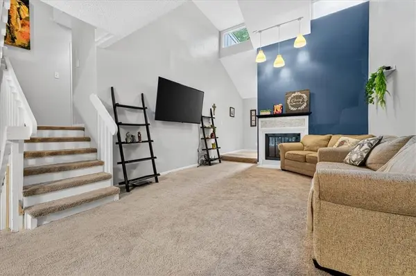 7407 W 56th TER, Overland Park, KS 66202