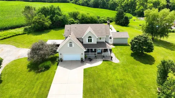2 Bush DR, Camden Point, MO 64018