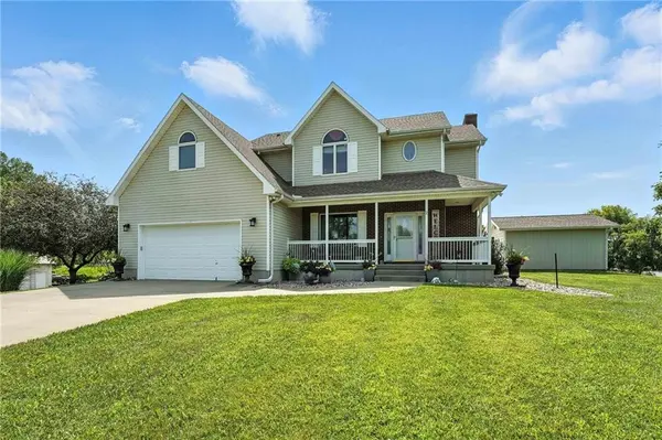 2 Bush DR, Camden Point, MO 64018