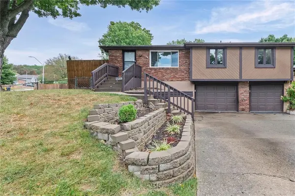 6955 N Liberty ST, Kansas City, MO 64118