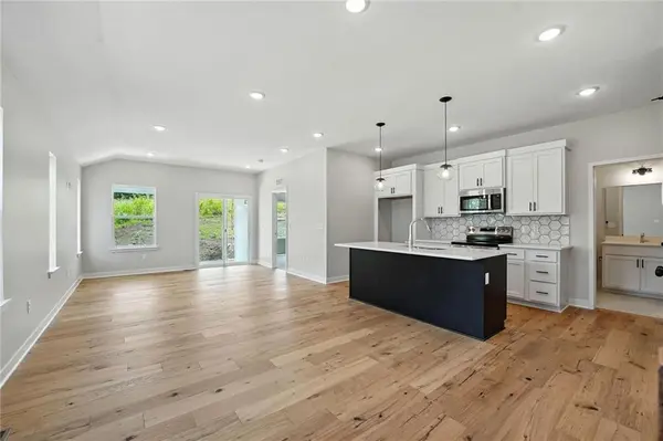 705 Glenn CIR, Raymore, MO 64083