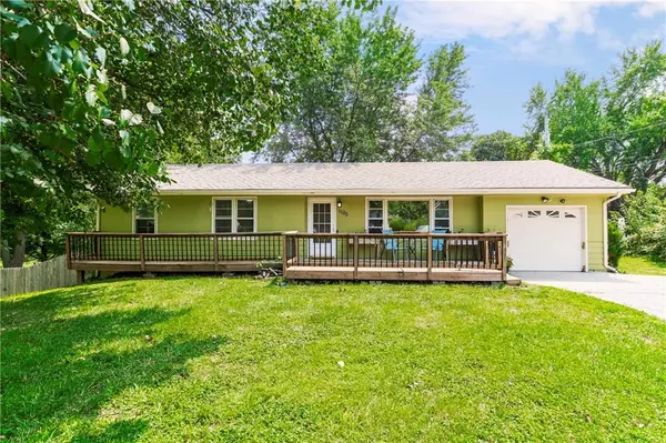 1105 NE 76th TER, Gladstone, MO 64118