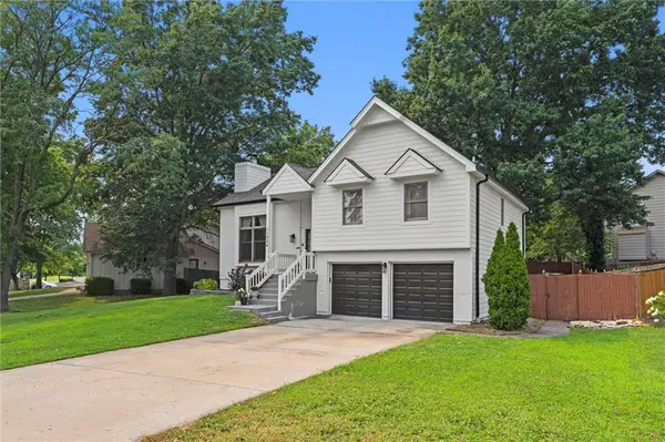 11824 W 116th ST, Overland Park, KS 66210