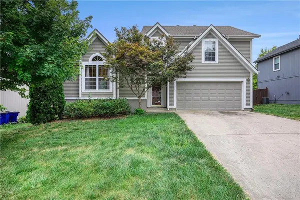 17611 W 111th TER, Olathe, KS 66061
