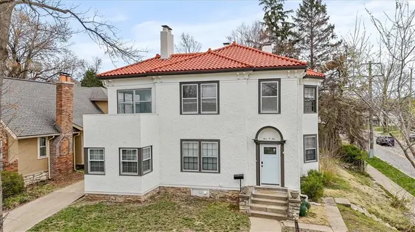 401 E 70th ST, Kansas City, MO 64131