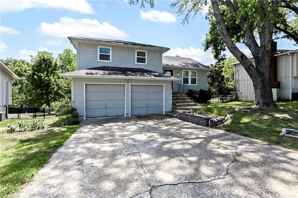 1425 W Poplar ST, Olathe, KS 66061