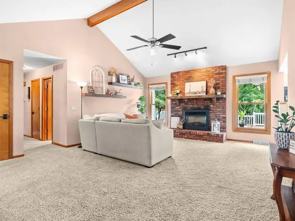 3520 Karnes RD, St Joseph, MO 64506