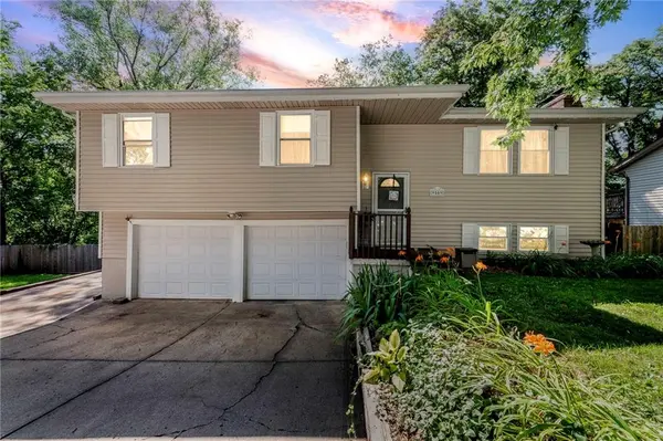 9509 NW 59th TER, Parkville, MO 64152