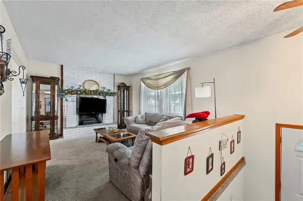9509 NW 59th TER, Parkville, MO 64152