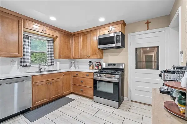 508 W 85 TER, Kansas City, MO 64114