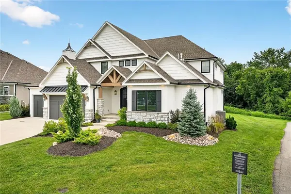 337 NW Ambersham DR, Lee's Summit, MO 64081