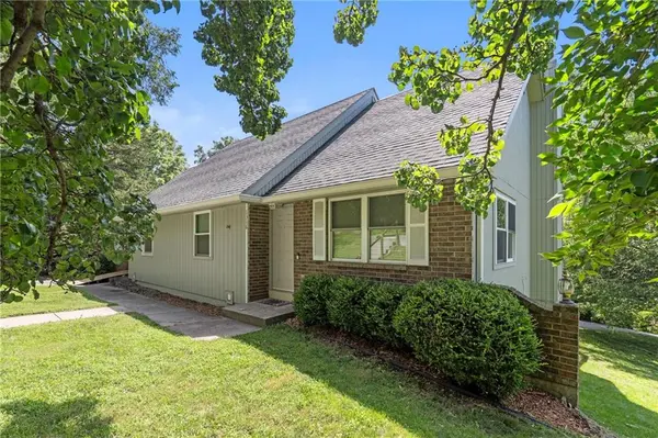 1316 Walnut ST, Parkville, MO 64152