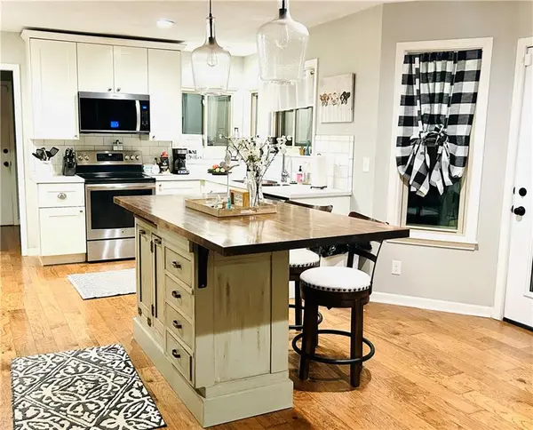 220 Johnston Pkwy, Raymore, MO 64083