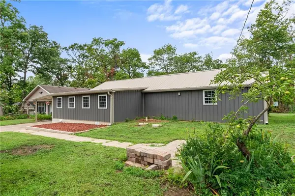 28213 Panorama RD, Warsaw, MO 65355