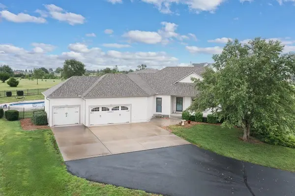 15550 161st ST, Bonner Springs, KS 66012