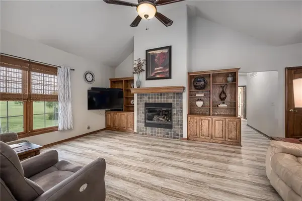 15550 161st ST, Bonner Springs, KS 66012