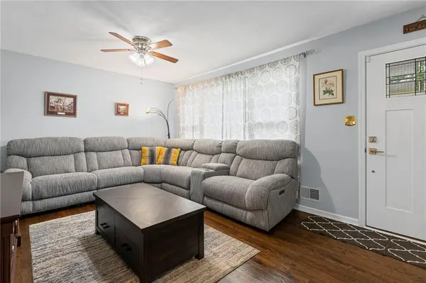 8808 W 70th TER, Merriam, KS 66204