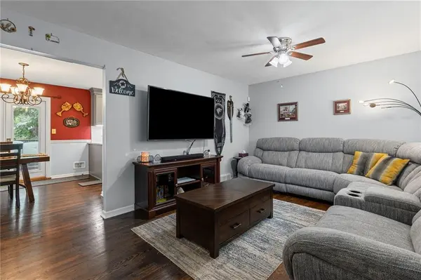 8808 W 70th TER, Merriam, KS 66204