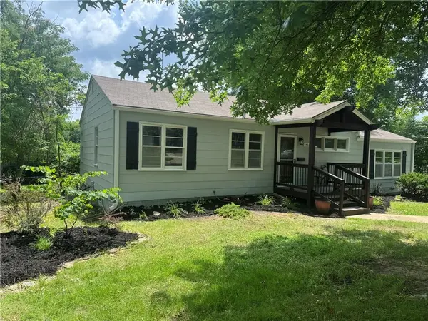 8401 W 77th ST, Overland Park, KS 66204