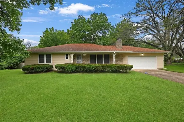 5404 Hedges AVE,  Raytown,  MO 64133