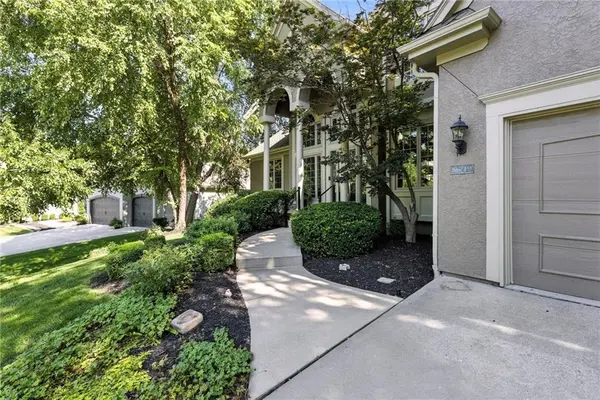 11219 W 140th TER, Overland Park, KS 66221