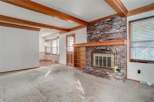 203 NW 59th TER, Gladstone, MO 64118