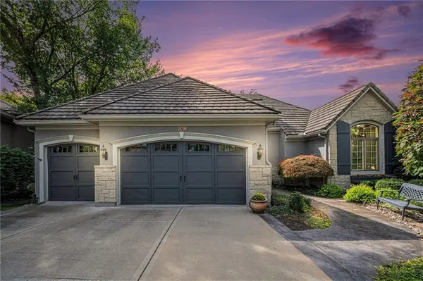 26799 W Shadow CIR, Olathe, KS 66061