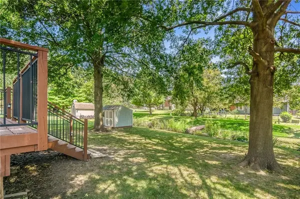 215 N Darrowby DR, Raymore, MO 64083