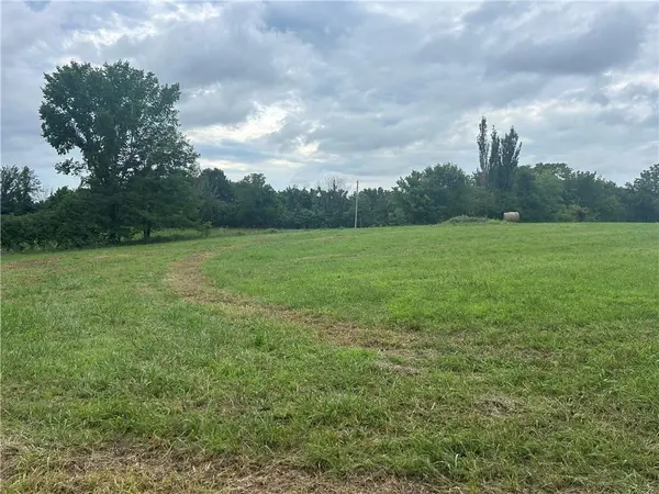 Southpoint RD, Camden, MO 64017
