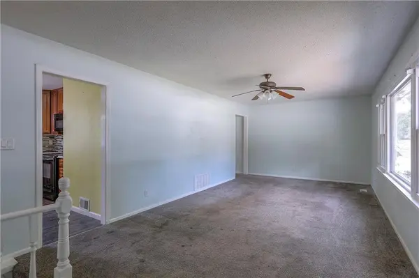 8707 E 80th TER, Raytown, MO 64138