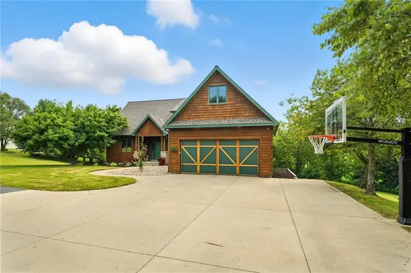 15455 161st ST, Bonner Springs, KS 66012