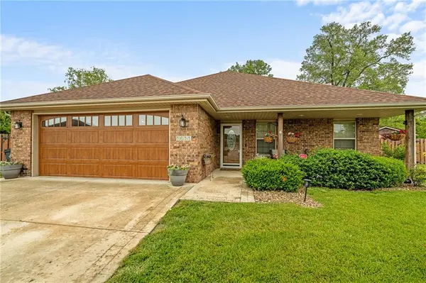 1611 NW Creekland DR, Grain Valley, MO 64029