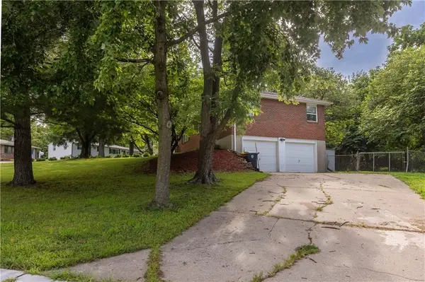 4909 NW 61st TER, Kansas City, MO 64151