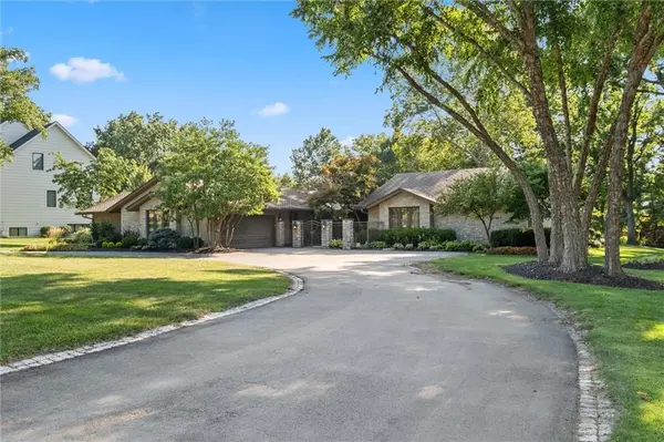 8728 Delmar ST, Prairie Village, KS 66207