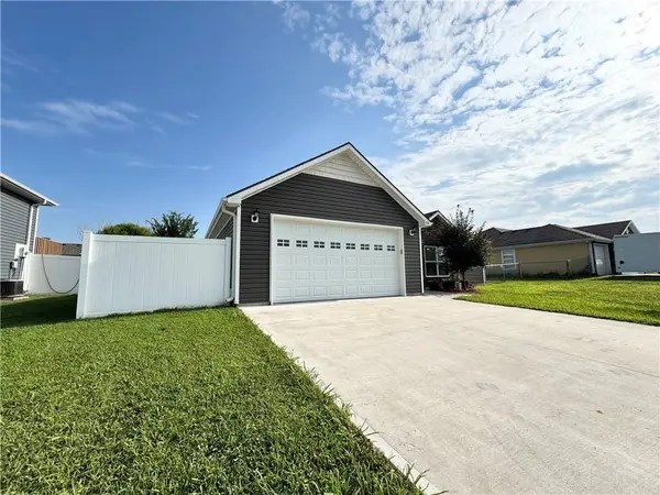 1700 W 6th Street TER, Knob Noster, MO 65336