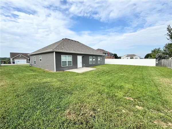 1700 W 6th Street TER, Knob Noster, MO 65336