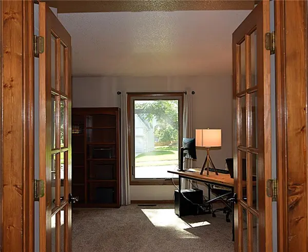 11812 Gillette ST, Overland Park, KS 66210