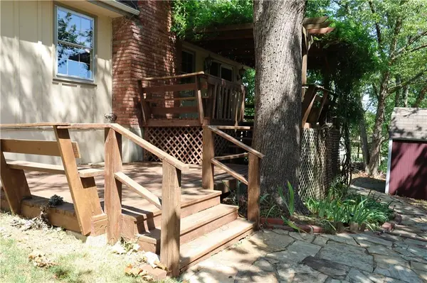 21227 W 70th ST, Shawnee, KS 66218