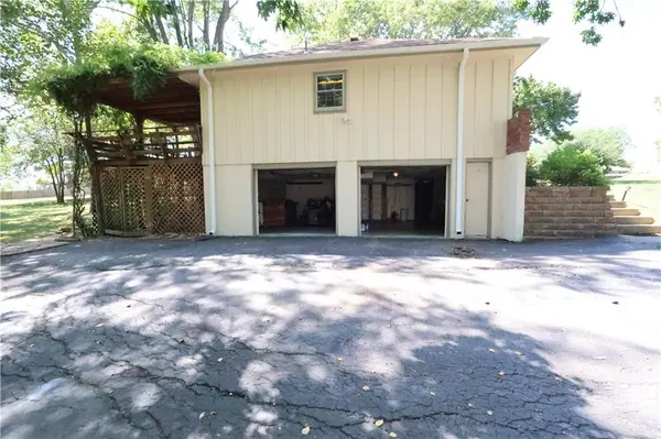 21227 W 70th ST, Shawnee, KS 66218