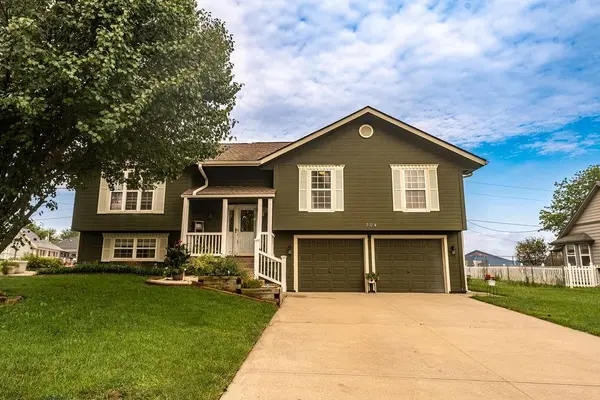 304 Andrea LN,  Harrisonville,  MO 64701
