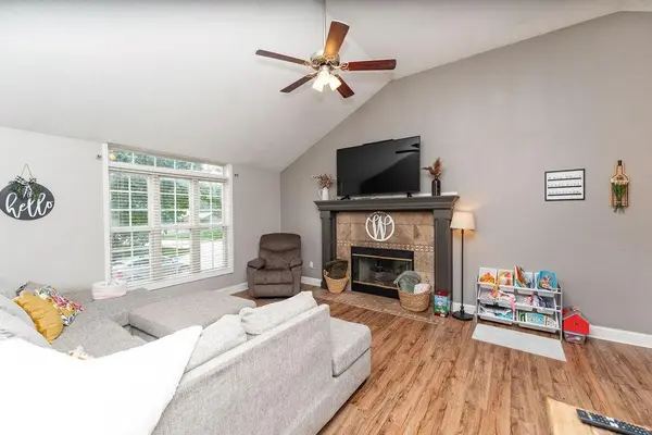 304 Andrea LN, Harrisonville, MO 64701