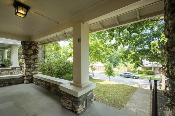 4137 Holmes ST, Kansas City, MO 64110