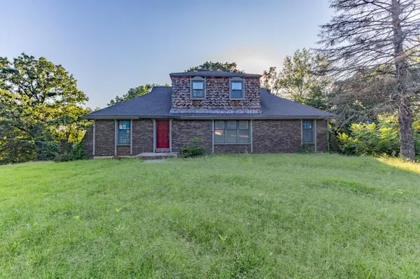 6520 NW Melody LN #W, Parkville, MO 64152