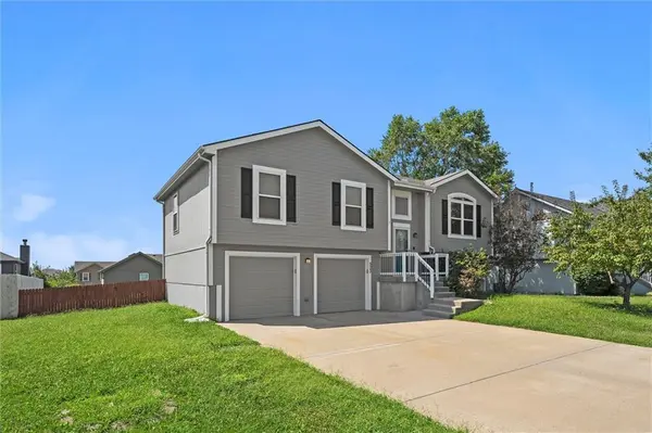 503 Lake Meadows DR, Smithville, MO 64089