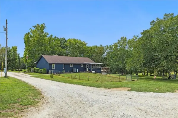 9206 E 253rd ST, Peculiar, MO 64078
