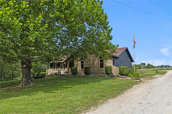 9206 E 253rd ST, Peculiar, MO 64078